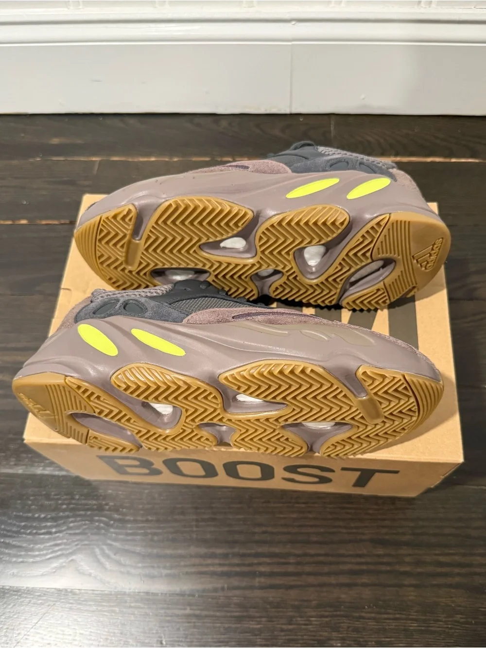 Adidas Yeezy Boost 700 Mauve NWB